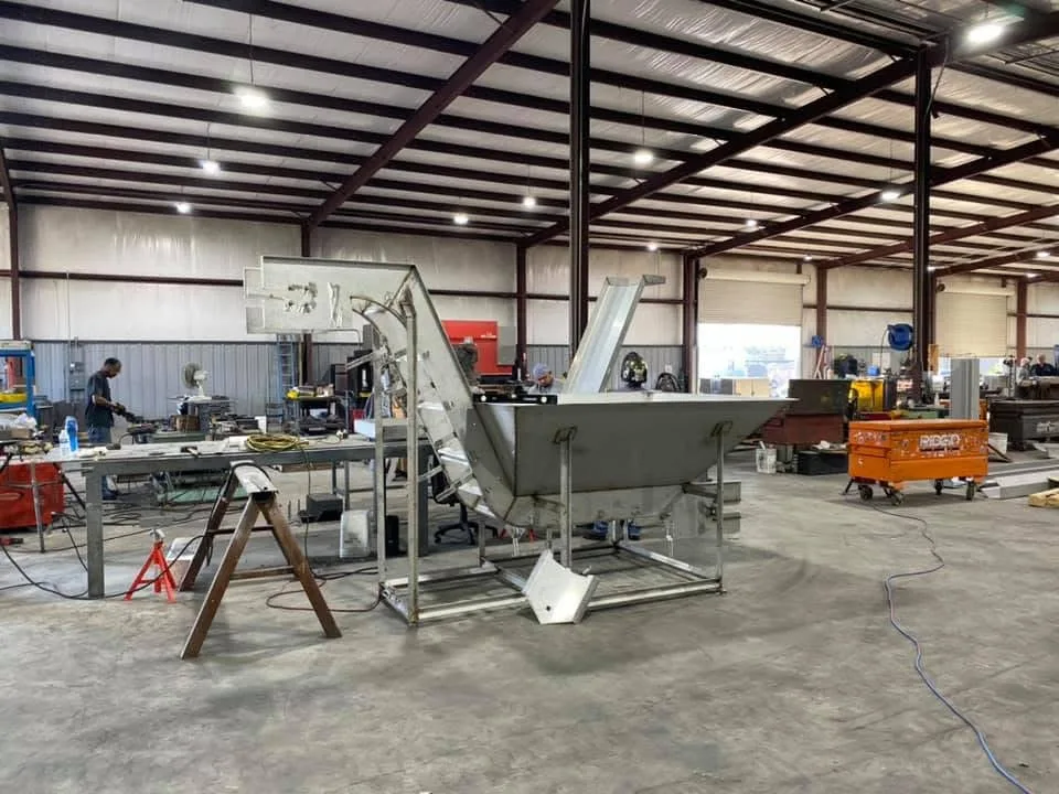 Incline conveyor with hopper — FabTek Industries