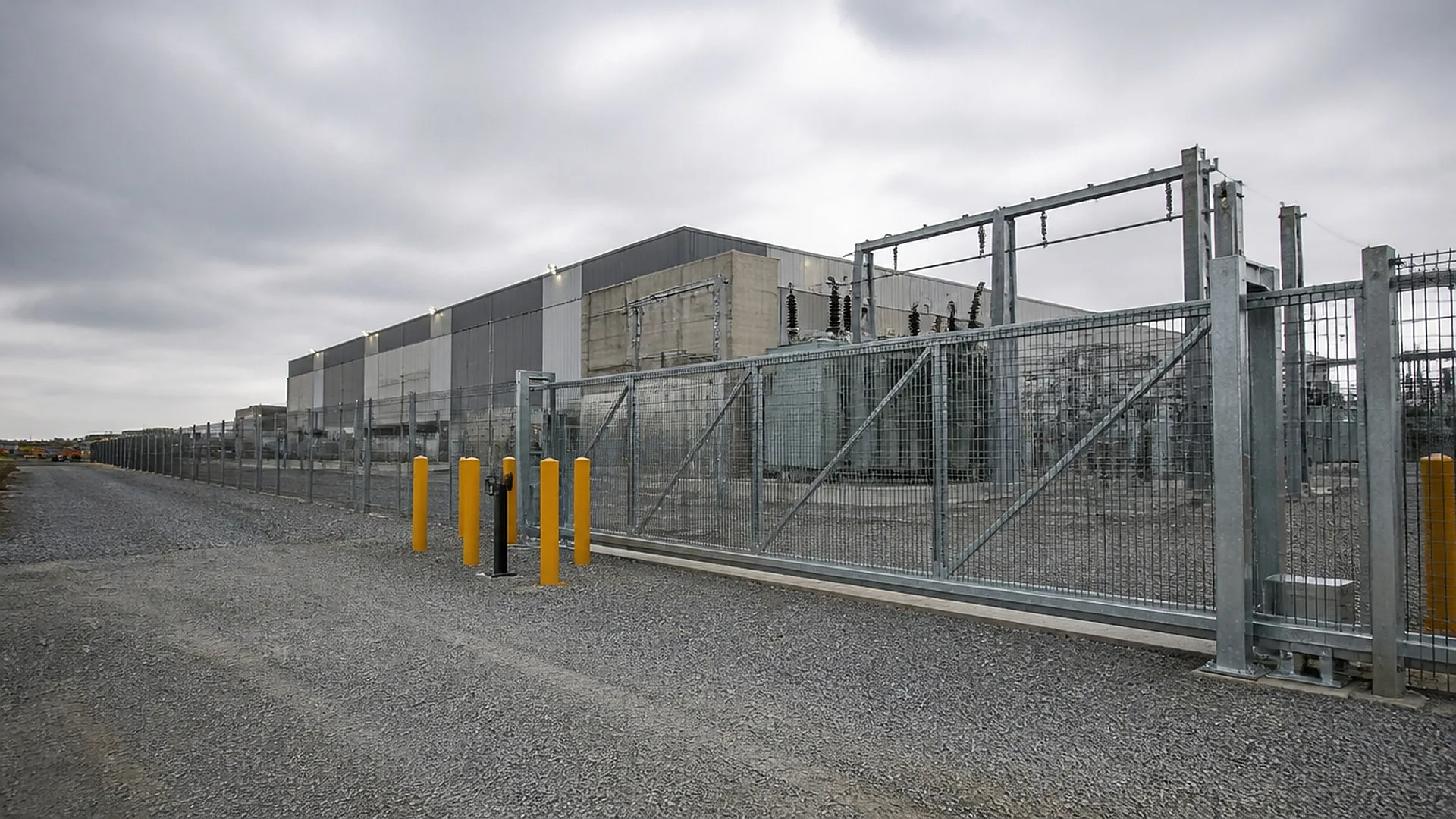 Fencing, Bollards & Gates — FabTek Industries